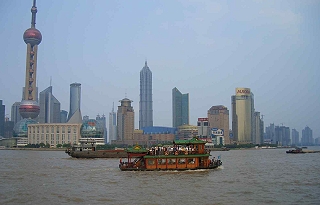 Viel Verkehr auf dem Fluss!