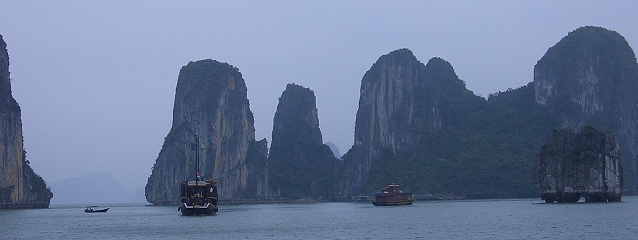 Halong-Bucht bei schlechtem Wetter