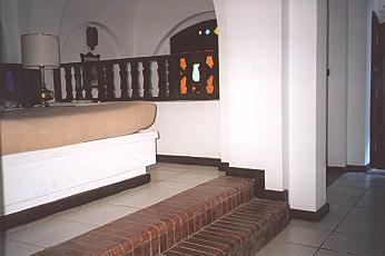 Doppelbett auf Podest