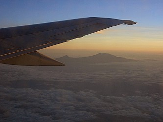 Flug am Kilimanjaro vorbei