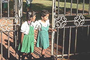 Auch im Kindergarten gibt es Schulkleidung