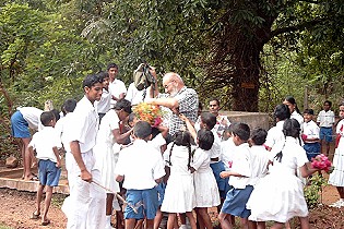 Bonbons und Kugelschreiber wurden gern gesehen!